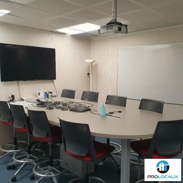 Office in Eybens to rent - Building Photo - Image 2 of 15