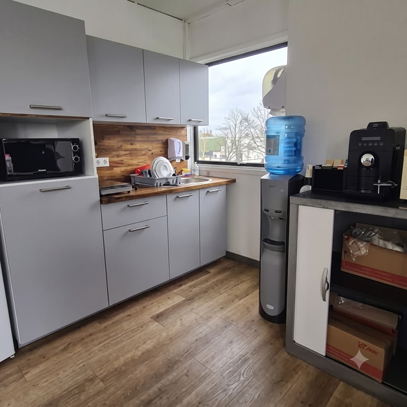 167 rue de la belle etoile, Roissy-en-France to rent - Building Photo - Image 2 of 8