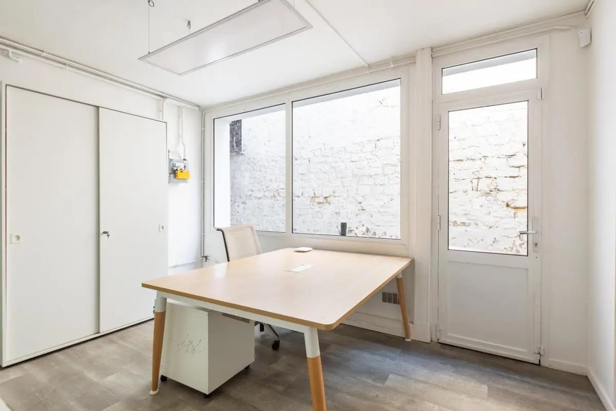 Retail in Paris to rent Interior Photo- Image 1 of 1