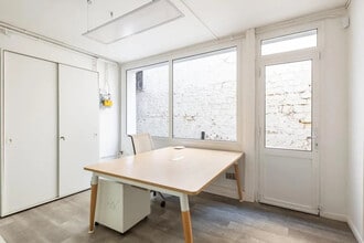 Retail in Paris to rent Interior Photo- Image 1 of 1