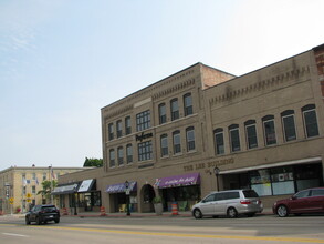 124 N Broadway, De Pere, WI for rent Building Photo- Image 1 of 18