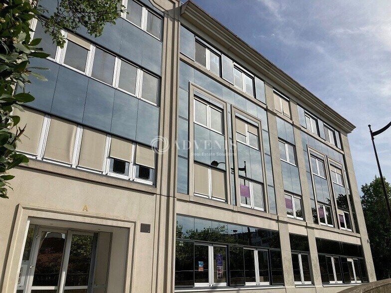 7 Rue Jean Mermoz, Versailles to rent - Building Photo - Image 1 of 9