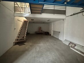 10 Avenue De La Mare, Saint-Ouen-l'Aumône to rent Interior Photo- Image 2 of 10