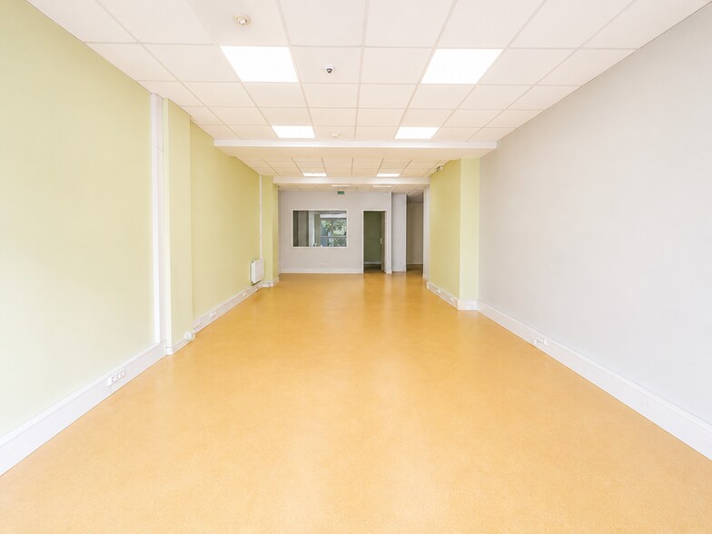 Rue Rivay, Levallois-Perret for sale - Building Photo - Image 3 of 6