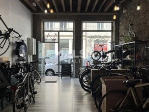 Retail in Lyon to rent Interior Photo- Image 2 of 2