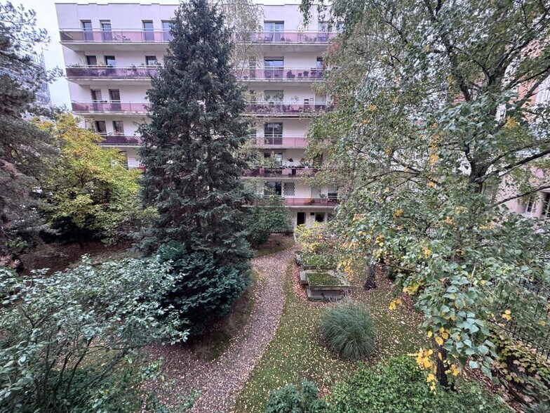 Build-to-Rent in Paris for sale - Building Photo - Image 3 of 11