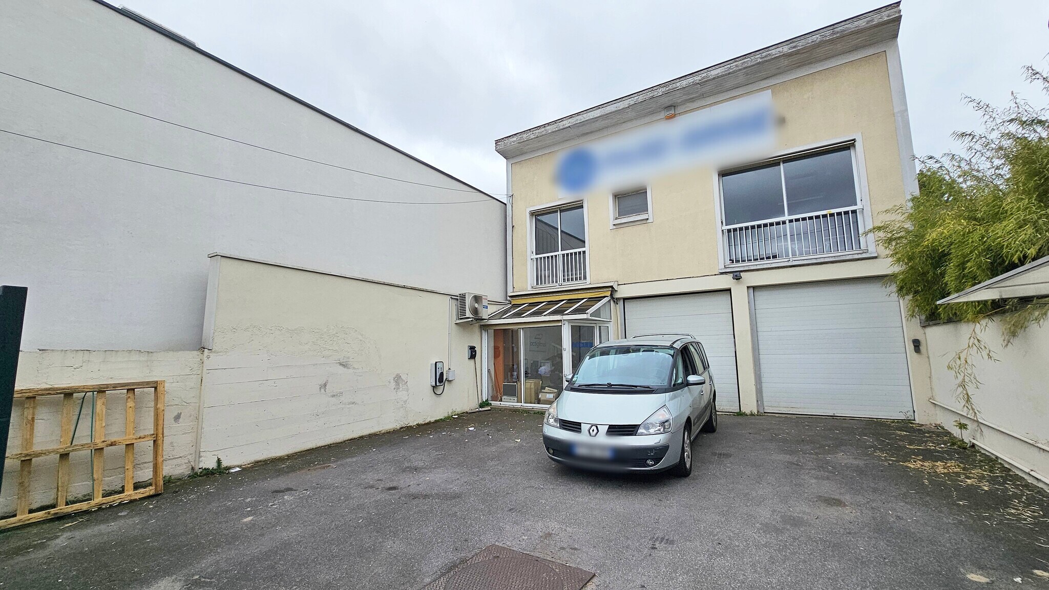 Light Industrial in Saint-Maur-des-Fossés to rent Building Photo- Image 1 of 18