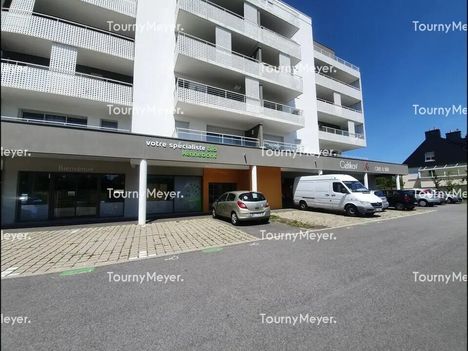 Retail in Hennebont for sale Primary Photo- Image 1 of 2