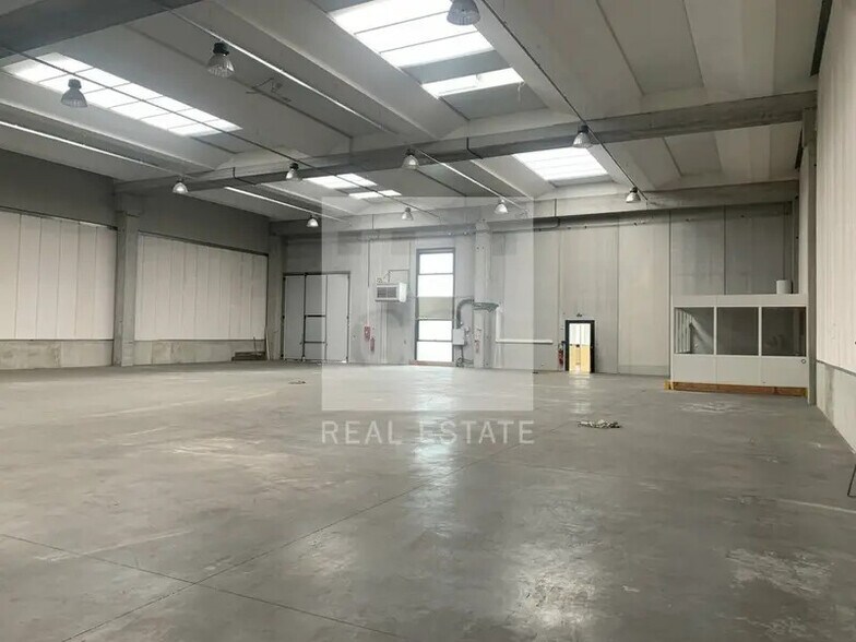 5 Avenue Lionel Terray, Meyzieu to rent - Interior Photo - Image 3 of 11