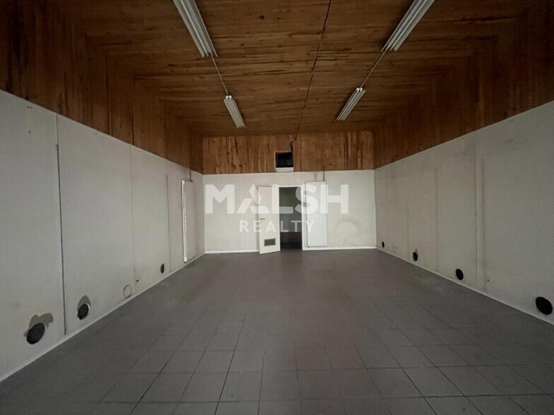 Retail in Lyon to rent - Interior Photo - Image 3 of 8