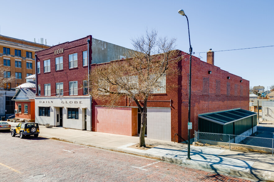 705 N 2nd Ave, Dodge City, KS for rent - Building Photo - Image 2 of 38