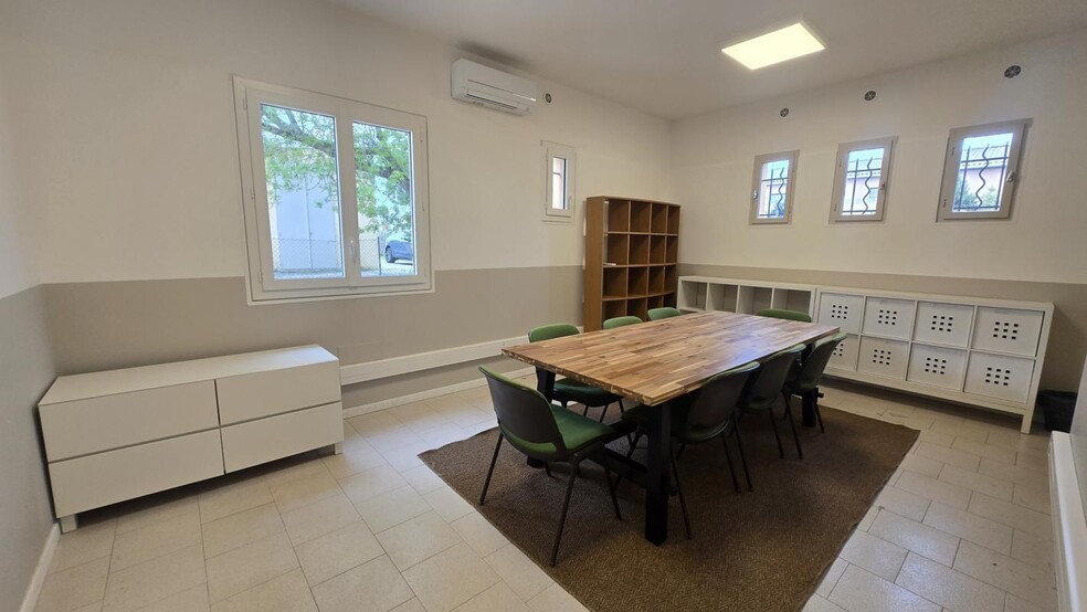 Retail in La Crau for sale - Interior Photo - Image 2 of 8