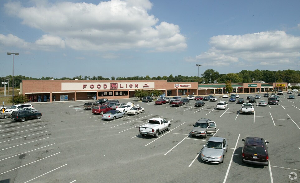 4665-4719 Richmond Rd, Warsaw, VA for rent - Building Photo - Image 1 of 6