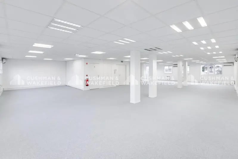25 Rue Greffülhe, Levallois-Perret to rent - Interior Photo - Image 2 of 7