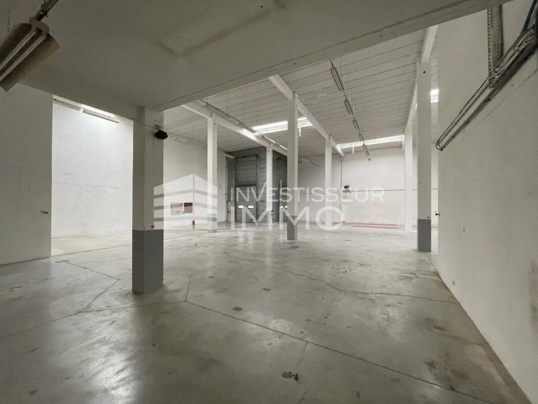 Light Industrial in Émerainville to rent Interior Photo- Image 1 of 8
