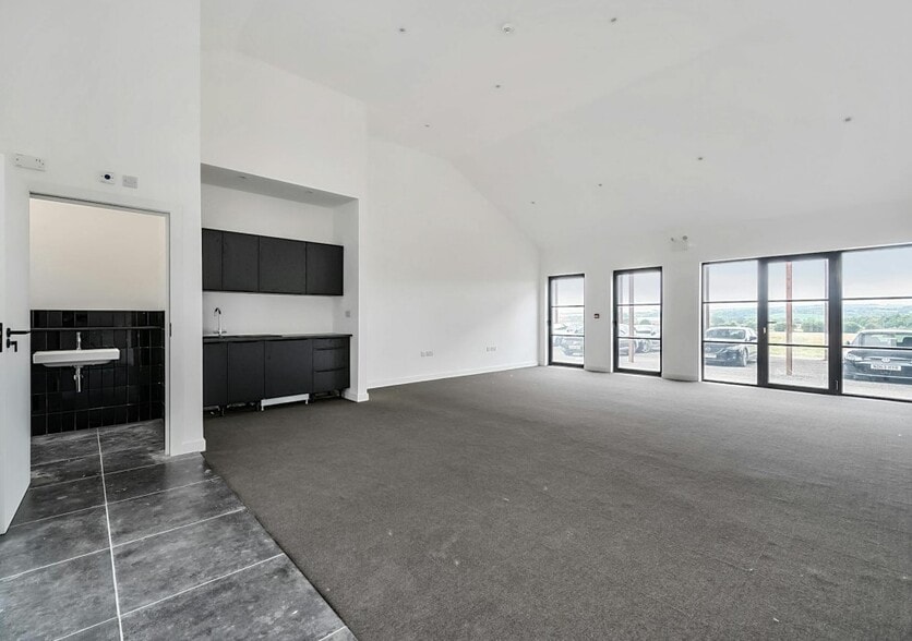 Watling St, Leighton Buzzard to rent - Interior Photo - Image 2 of 7