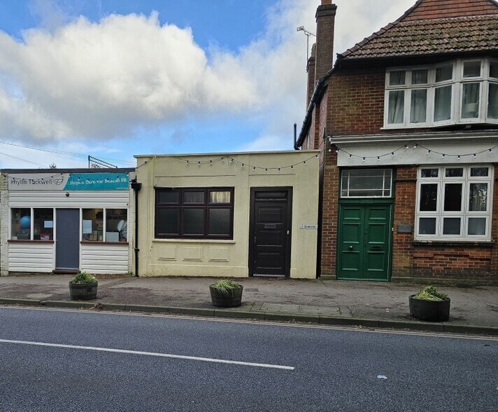 Beacon Hill Rd, Hindhead for sale - Primary Photo - Image 1 of 1