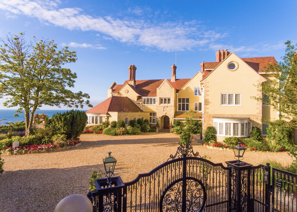 5 Howard Rd, Shanklin for sale Primary Photo- Image 1 of 53