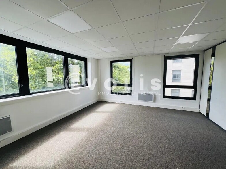 Office in Lognes to rent - Interior Photo - Image 2 of 8