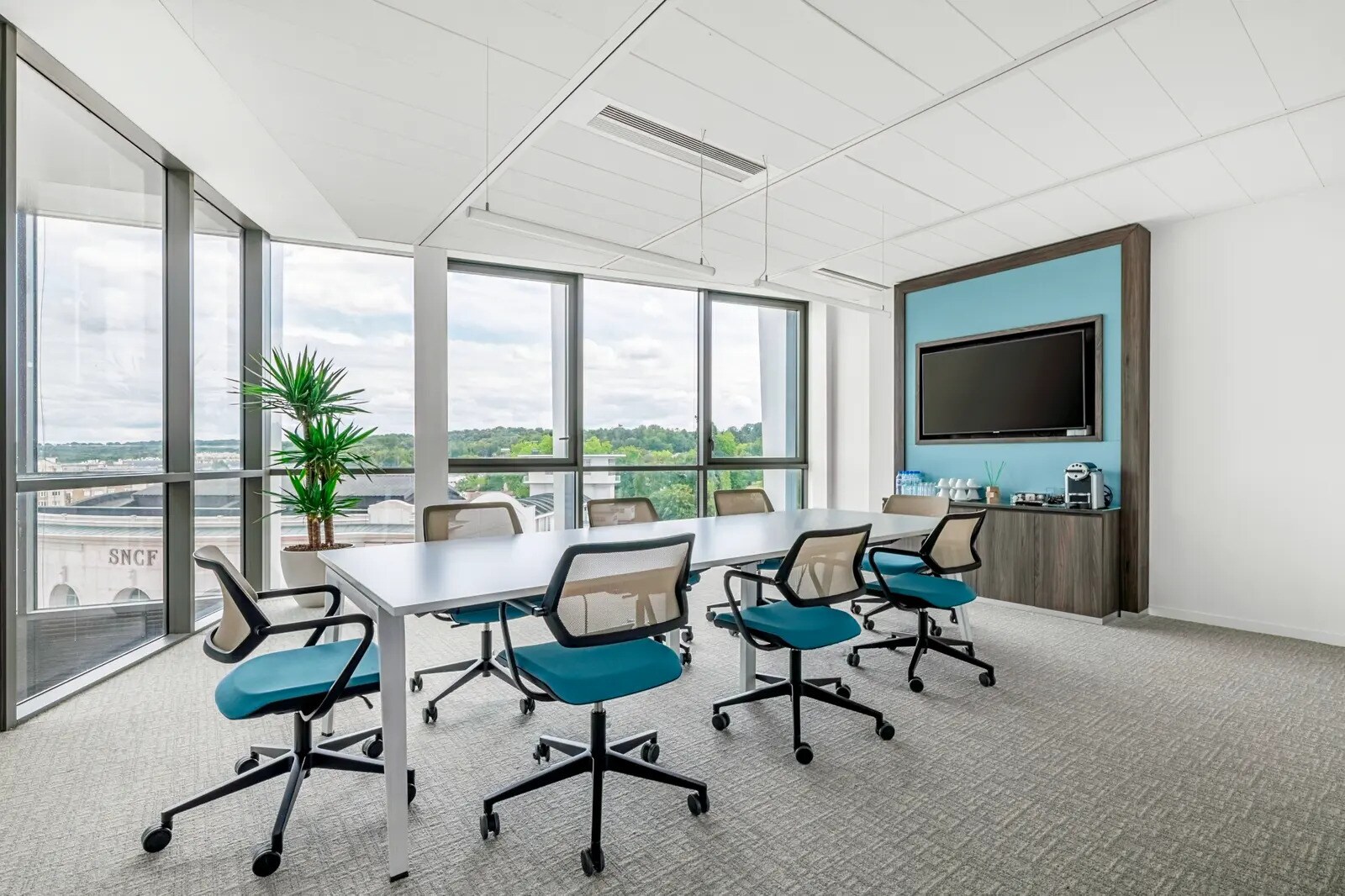 2 Parvis Colonel Arnaud Beltrame, Versailles to rent Interior Photo- Image 1 of 11