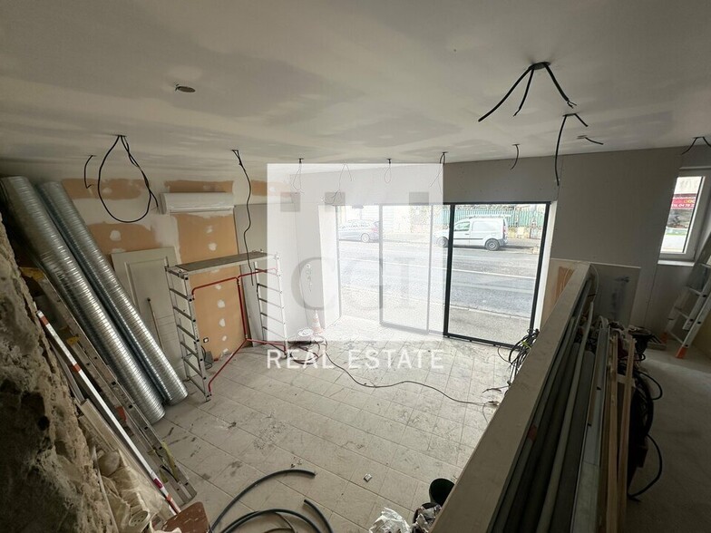 82 Avenue Charles De Gaulle, Caluire-et-Cuire to rent - Interior Photo - Image 3 of 11