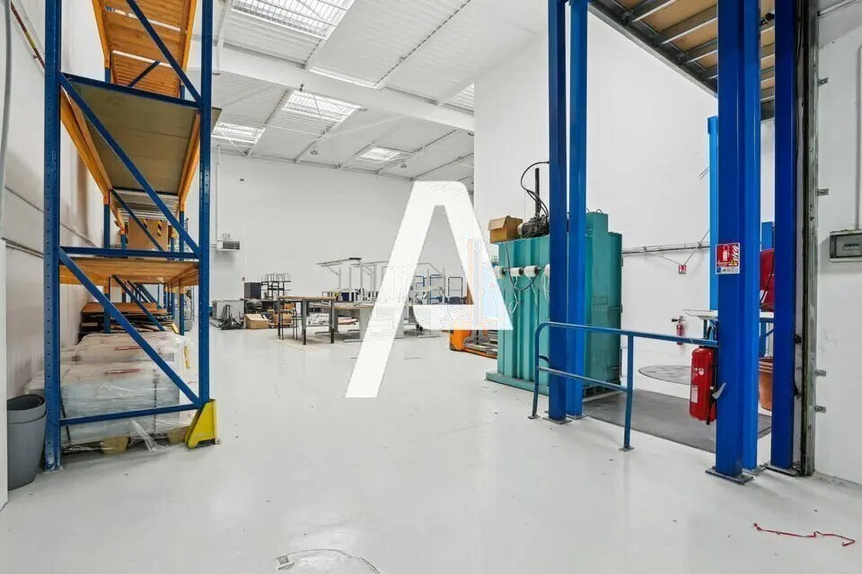 Industrial in Ivry-sur-Seine to rent Building Photo- Image 1 of 8