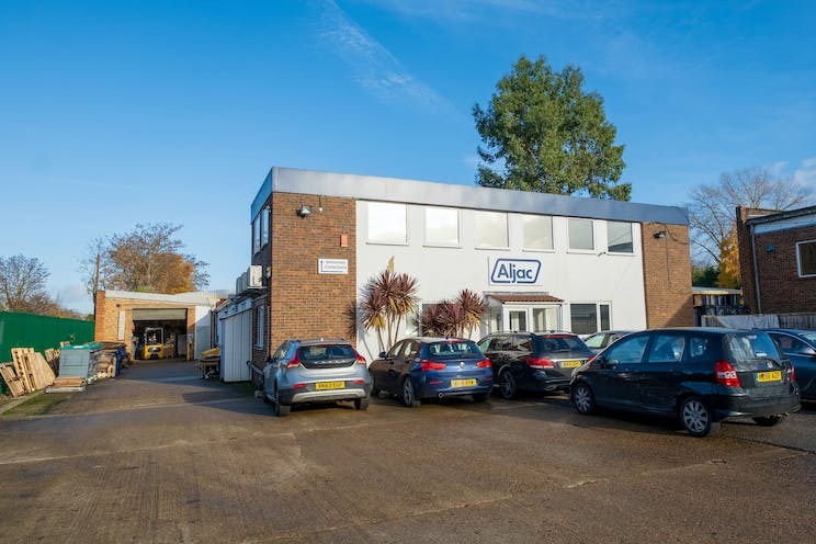 Station Approach, Shepperton for rent - Building Photo - Image 1 of 1