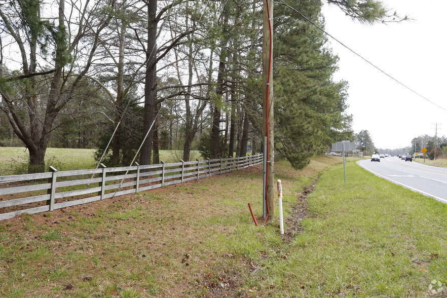 10715 General Puller Hwy, Hartfield, VA for sale - Primary Photo - Image 1 of 1