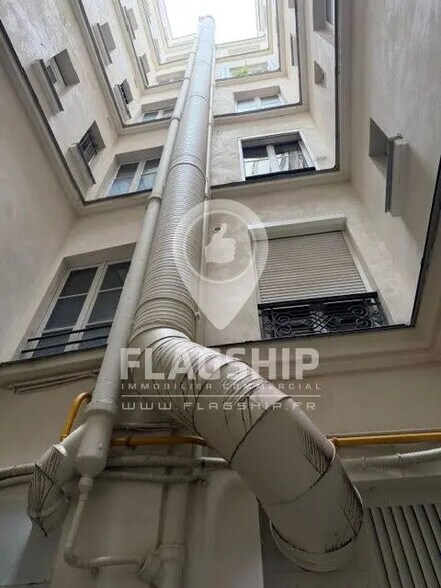 Retail in Paris to rent - Interior Photo - Image 3 of 3