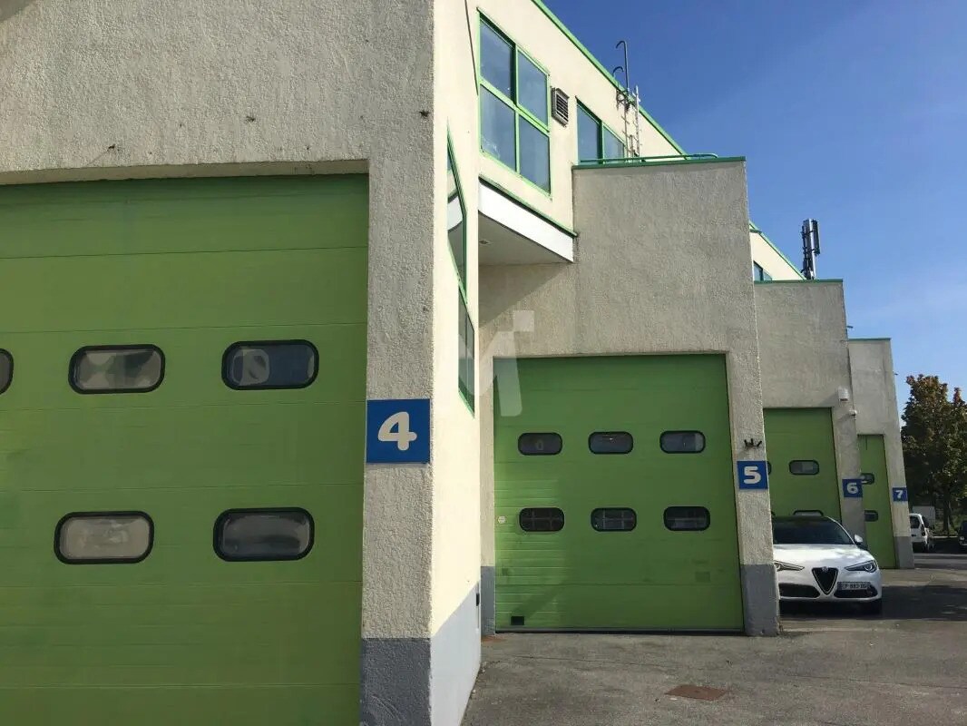 Light Industrial in Combs-la-Ville to rent Building Photo- Image 1 of 15