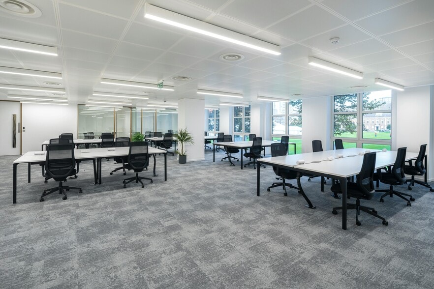 4-7 Chiswell St, London to rent - Building Photo - Image 2 of 34