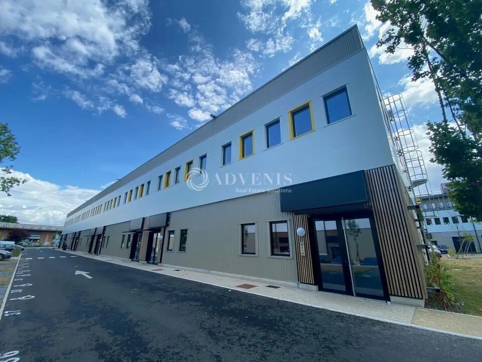 Office in Fresnes to rent Building Photo- Image 1 of 9