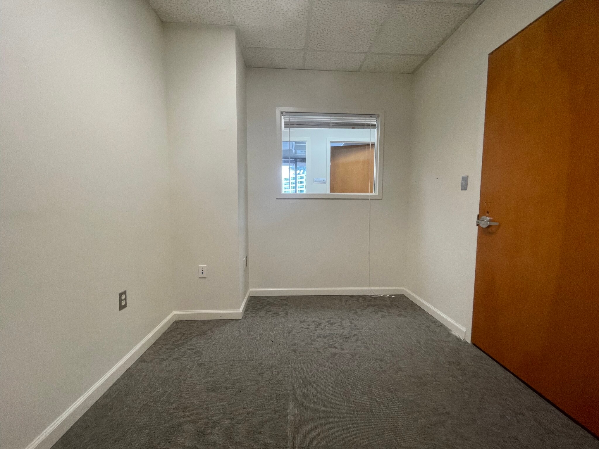 1110 Bonifant St, Silver Spring, MD to rent Interior Photo- Image 1 of 2