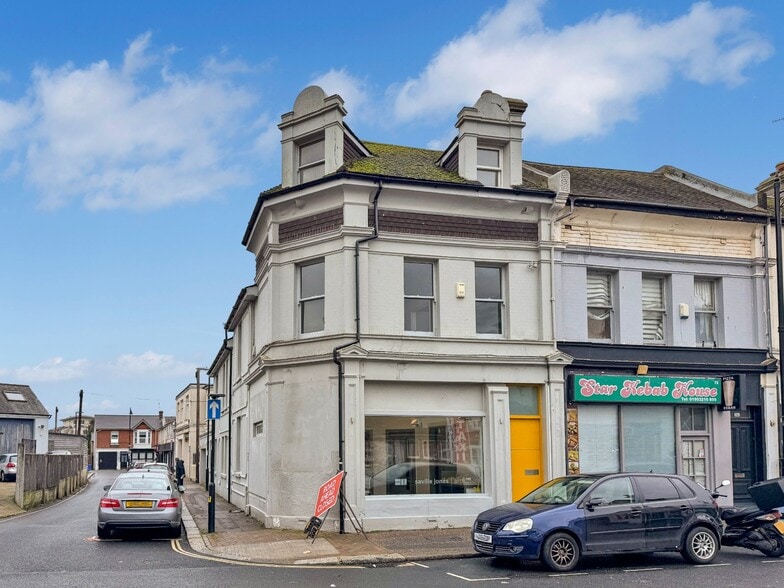 74 Victoria Rd, Worthing to rent - Primary Photo - Image 1 of 11