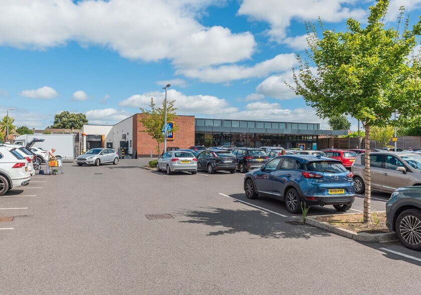 Hucclecote Rd, Gloucester for sale - Building Photo - Image 1 of 1