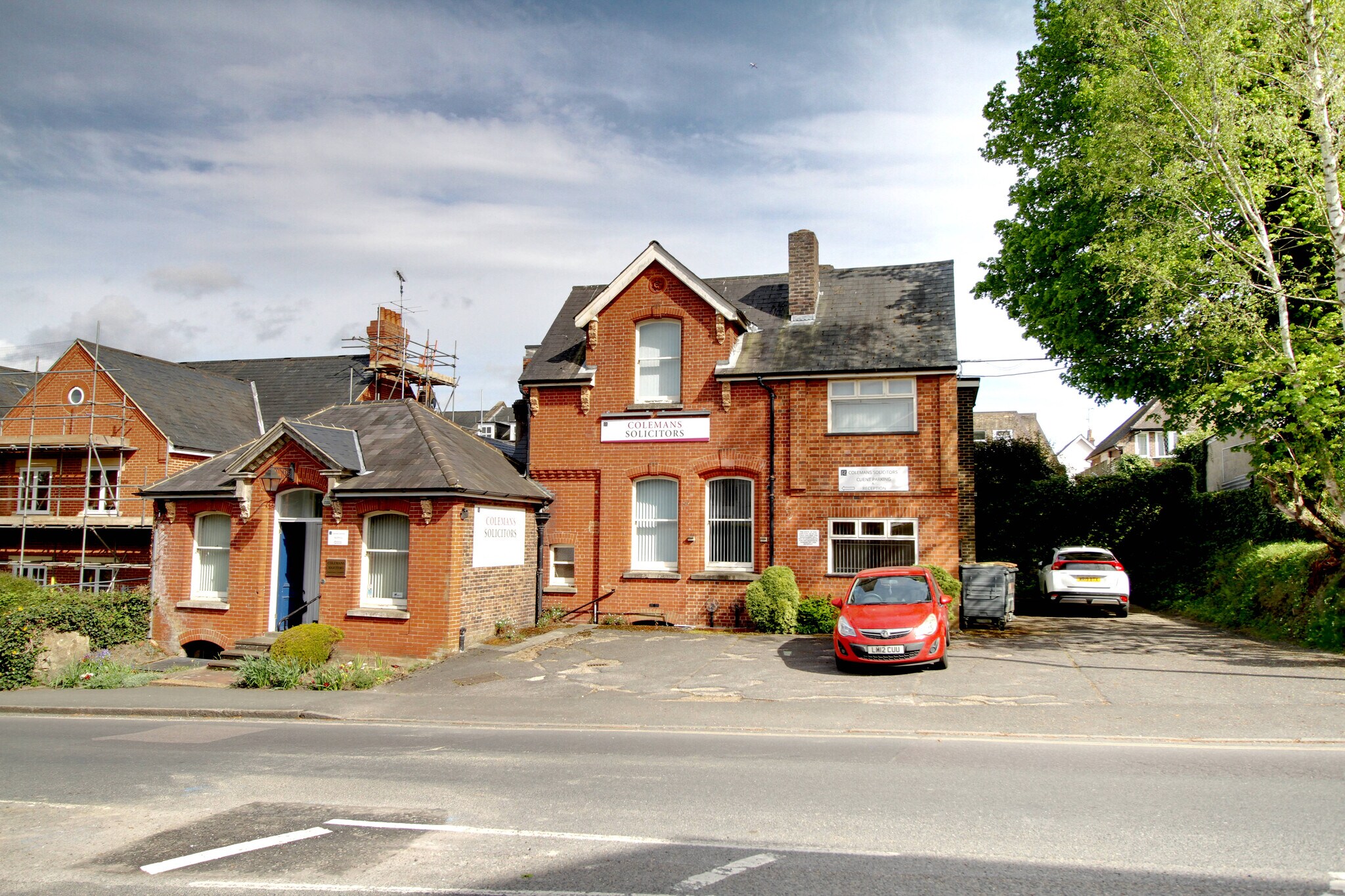 Paddockhall Rd, Haywards Heath to rent Building Photo- Image 1 of 2