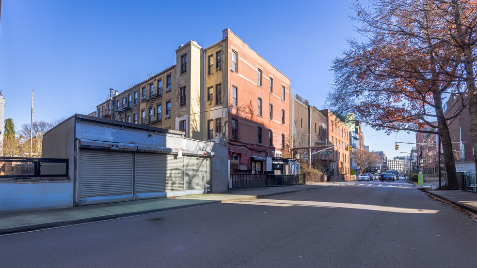 Bedford Ave portfolio of 2 properties for sale on LoopNet.co.uk - Building Photo - Image 2 of 14