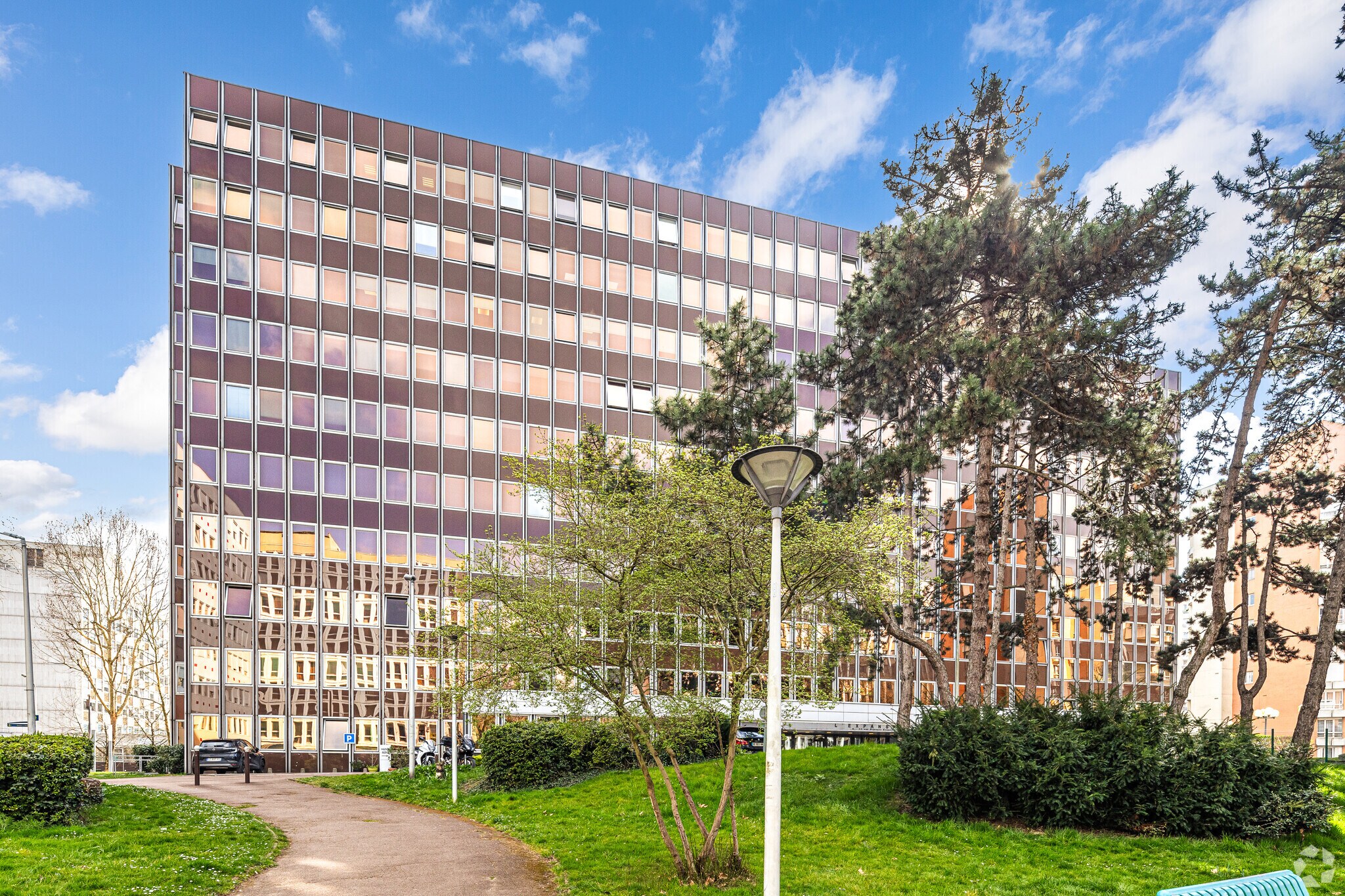 Office in Créteil to rent Primary Photo- Image 1 of 18