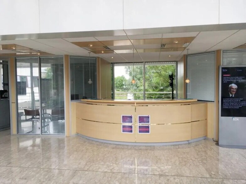 Office in Cergy to rent - Interior Photo - Image 3 of 12