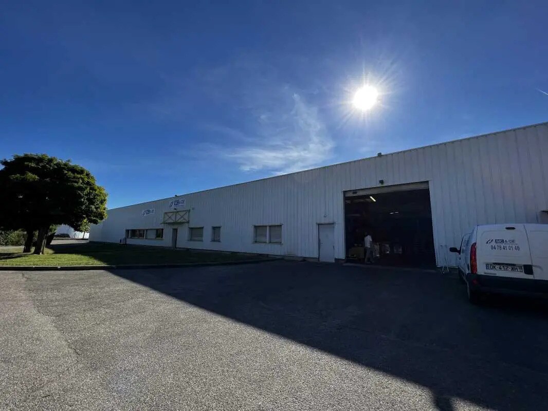 Office in Bron to rent Building Photo- Image 1 of 5