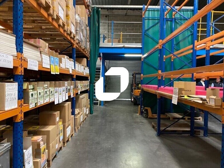 Light Industrial in Méry-sur-Oise to rent - Interior Photo - Image 2 of 16