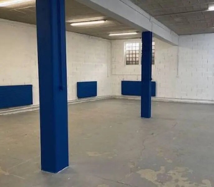 Light Industrial in Romainville to rent Interior Photo- Image 1 of 9