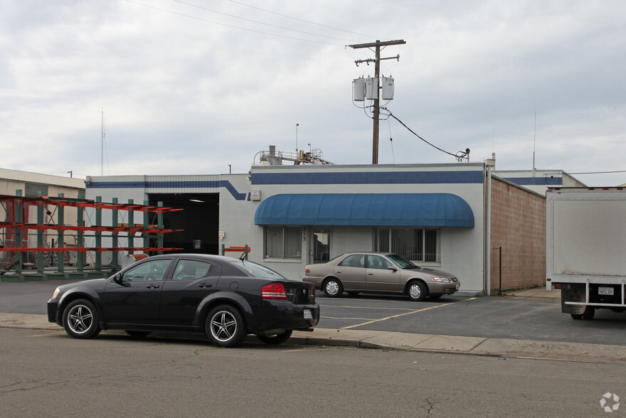 213 Kelly St, Lodi, CA for sale - Building Photo - Image 2 of 6