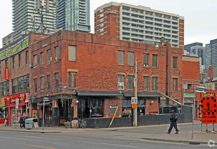 587 Yonge St, Toronto, ON for rent - Primary Photo - Image 1 of 2