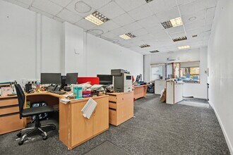 1A-1C Union St, Greenock to rent Interior Photo- Image 2 of 4