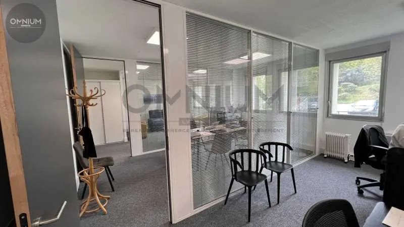 Office in Écully to rent - Interior Photo - Image 2 of 5