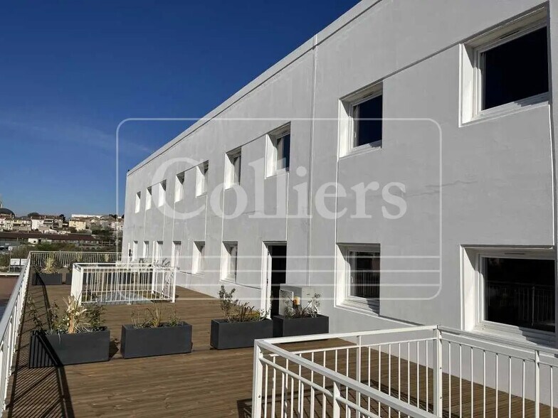 Office in Marseille for sale - Building Photo - Image 2 of 11