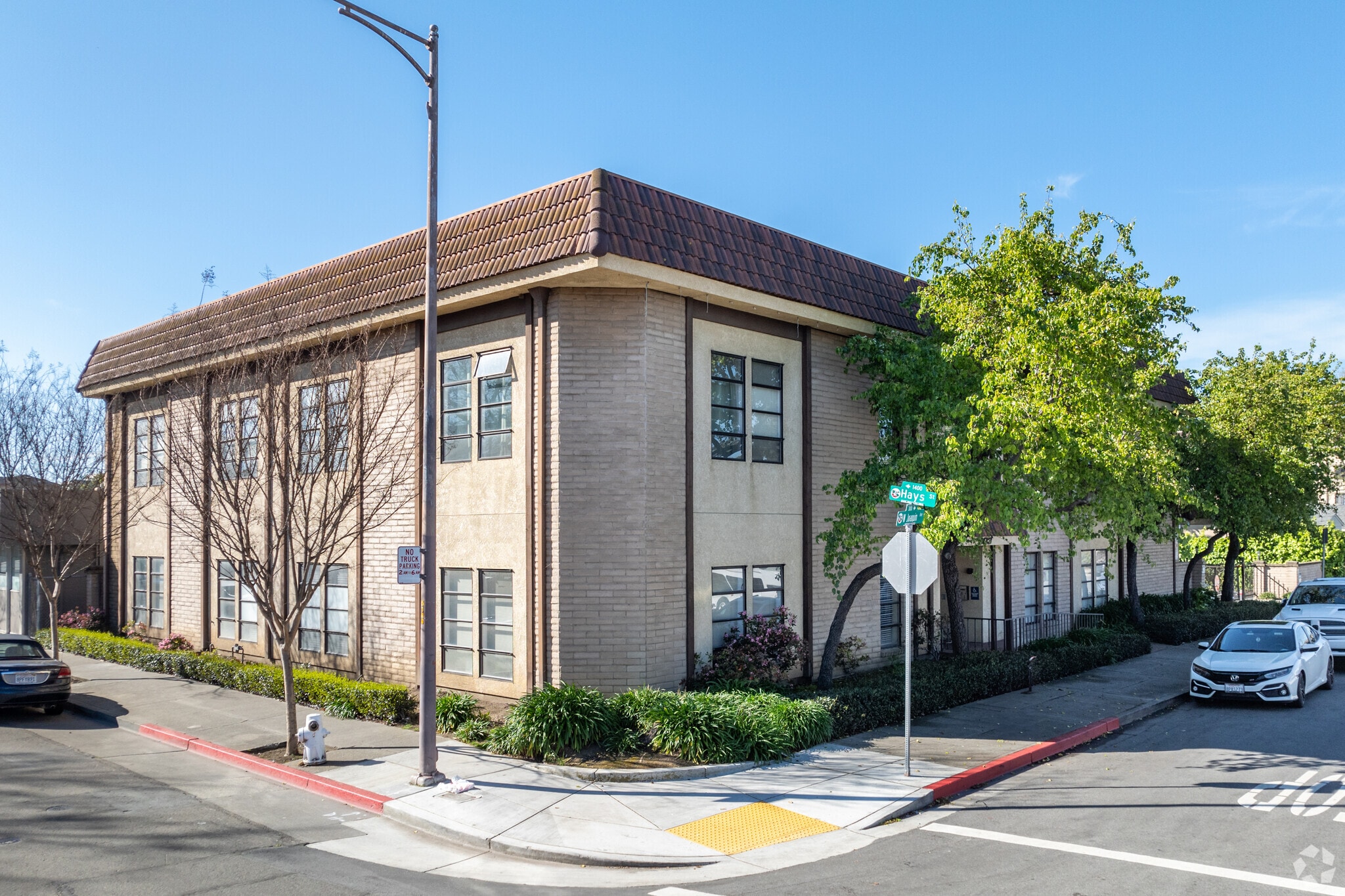 303-325 W Joaquin Ave, San Leandro, CA to rent Primary Photo- Image 1 of 12