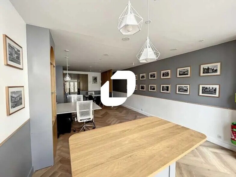 Office in Pontoise to rent - Interior Photo - Image 2 of 6