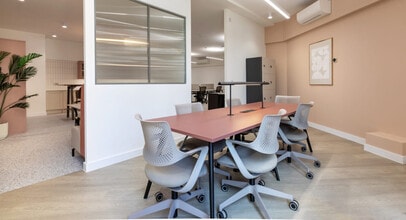 4 Snow Hl, London to rent Interior Photo- Image 1 of 3